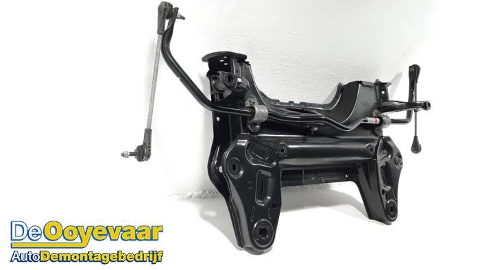 Subframe van een Peugeot 208 II (UB/UH/UP) 1.2 Vti 12V PureTech 75 2021