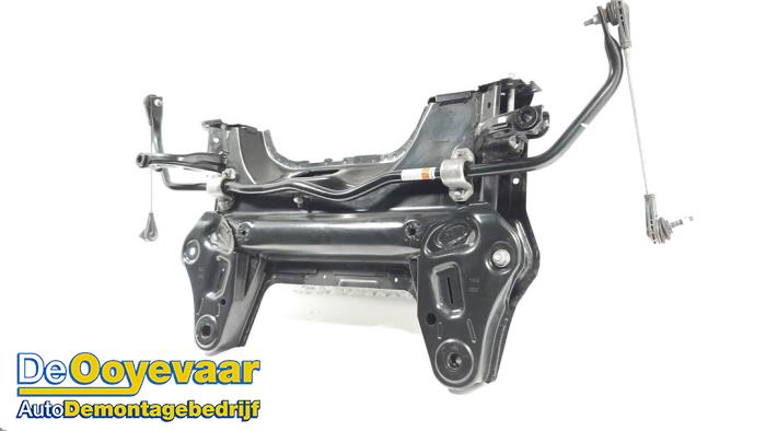 Subframe van een Peugeot 208 II (UB/UH/UP) 1.2 Vti 12V PureTech 75 2021