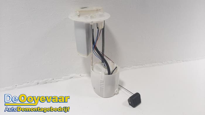Gebruikte Tank element Pomp Toyota Yaris III (P13) 1.5 16V Hybrid Prijs € 29,99 Margeregeling aangeboden door Autodemontagebedrijf De Ooyevaar