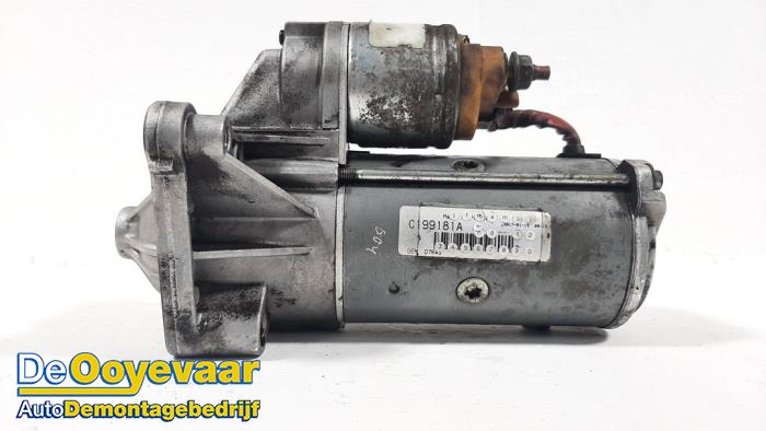 Startmotor van een Renault Trafic New (FL) 1.9 dCi 82 16V 2006