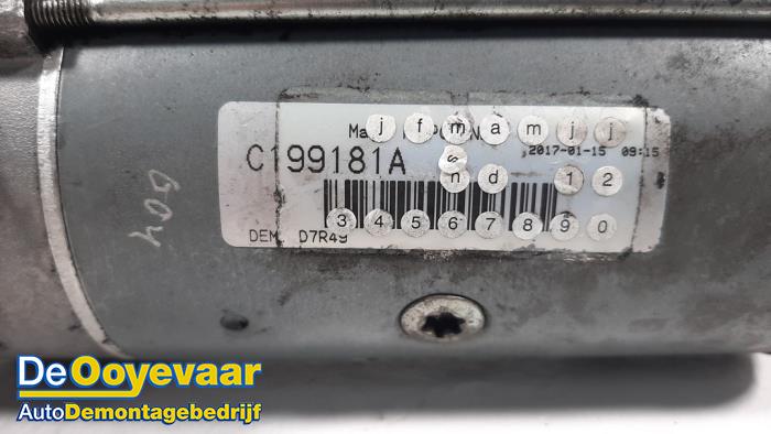 Startmotor van een Renault Trafic New (FL) 1.9 dCi 82 16V 2006
