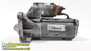 Startmotor van een Renault Trafic New (FL) 1.9 dCi 82 16V 2006