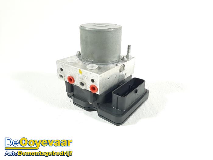 Gebruikte ABS Pomp Mazda MX-5 (ND) 1.5 Skyactiv G-131 16V Prijs € 99,99 Margeregeling aangeboden door Autodemontagebedrijf De Ooyevaar