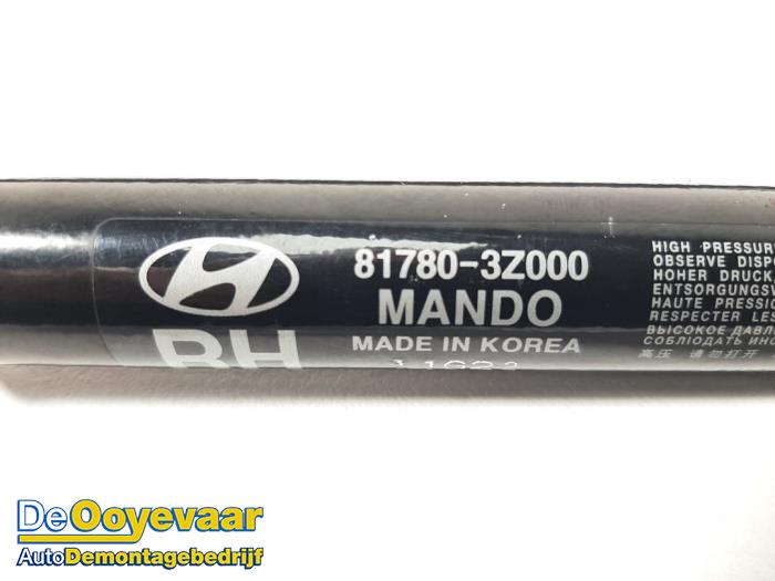 Gasdemperset Achterklep van een Hyundai i40 CW (VFC) 2.0 GDI 16V 2012