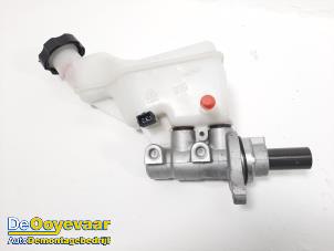 Gebruikte Hoofdremcilinder Hyundai i40 CW (VFC) 2.0 GDI 16V Prijs € 39,99 Margeregeling aangeboden door Autodemontagebedrijf De Ooyevaar