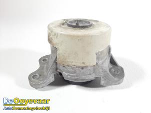 Gebruikte Motorrubber Mercedes C (W205) C-300 2.0 Turbo 16V 4-Matic Prijs € 29,99 Margeregeling aangeboden door Autodemontagebedrijf De Ooyevaar