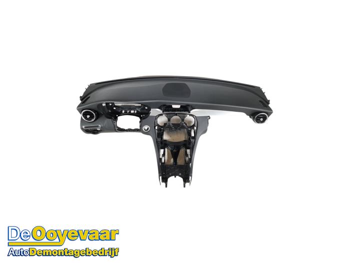 Gebruikte Dashboard Mercedes C (W205) C-300 2.0 Turbo 16V 4-Matic Prijs € 375,00 Margeregeling aangeboden door Autodemontagebedrijf De Ooyevaar