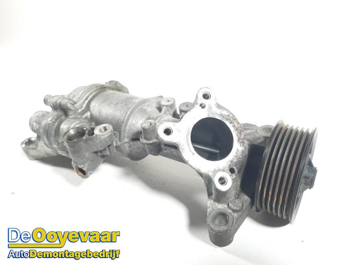 Gebruikte Waterpomp Mercedes C (W205) C-300 2.0 Turbo 16V 4-Matic Prijs € 39,99 Margeregeling aangeboden door Autodemontagebedrijf De Ooyevaar