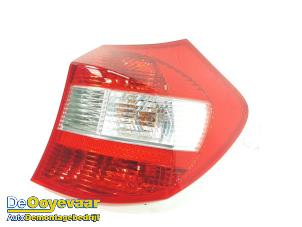 Gebruikte Achterlicht rechts BMW 1 serie (E87/87N) 116i 1.6 16V Prijs € 25,00 Margeregeling aangeboden door Autodemontagebedrijf De Ooyevaar