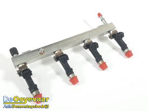 Gebruikte Injector brug Opel Astra J Sports Tourer (PD8/PE8/PF8) 1.4 16V ecoFLEX Prijs € 19,99 Margeregeling aangeboden door Autodemontagebedrijf De Ooyevaar