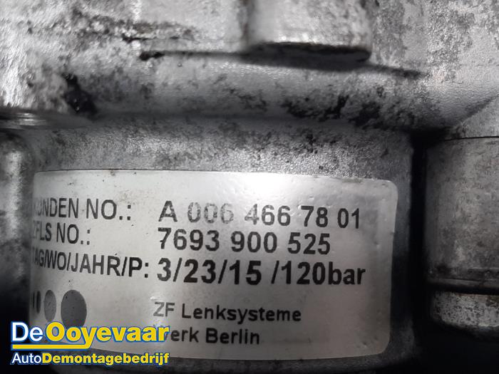 Servopomp van een Mercedes-Benz Sprinter 3,5t (906.63) 316 CDI 16V 2016