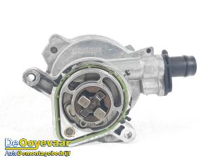 Gebruikte Vacuumpomp (Benzine) Renault Kadjar (RFEH) 1.3 TCE 160 FAP 16V Prijs € 49,99 Margeregeling aangeboden door Autodemontagebedrijf De Ooyevaar