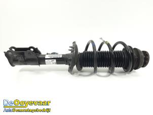 Gebruikte Schokdemperpoot links-voor Kia Picanto (JA) 1.0 T-GDI 12V Prijs € 39,99 Margeregeling aangeboden door Autodemontagebedrijf De Ooyevaar