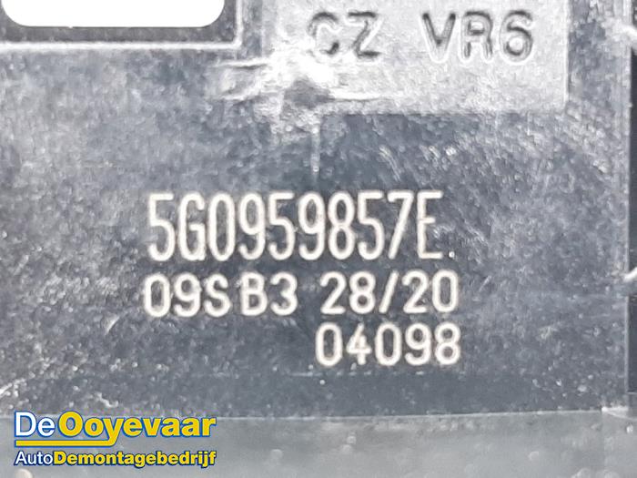 Ruit schakelaar elektrisch van een Volkswagen Golf VIII (CD1) 1.5 eTSI 16V 2020