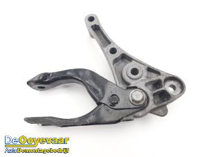 Gebruikte Versnellingsbak Steun Opel Astra K 1.4 Turbo 16V Prijs € 24,99 Margeregeling aangeboden door Autodemontagebedrijf De Ooyevaar