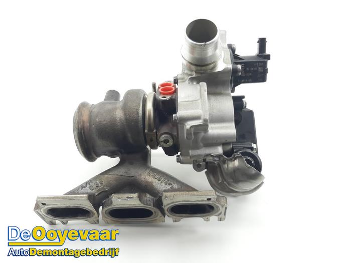 Turbo van een Mercedes-Benz A (177.0) 1.3 A-180 Turbo 16V 2021