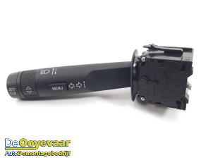 Gebruikte Richtingaanwijzer Schakelaar Opel Karl 1.0 12V Prijs € 9,99 Margeregeling aangeboden door Autodemontagebedrijf De Ooyevaar