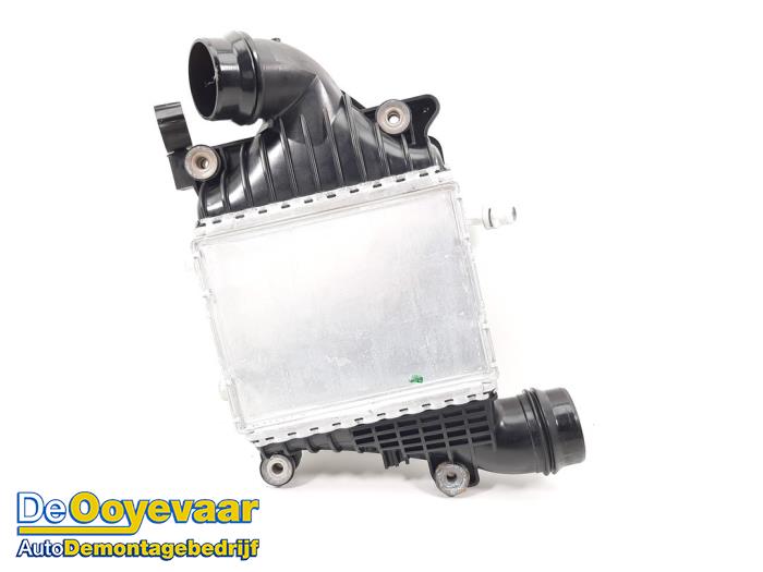 Gebruikte Intercooler Landrover Range Rover Velar (LY) 2.0 16V P300 AWD Prijs € 149,99 Margeregeling aangeboden door Autodemontagebedrijf De Ooyevaar