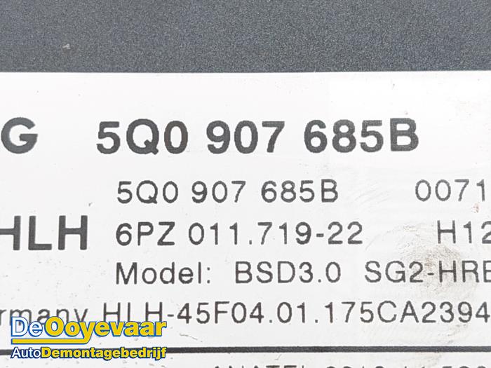 Dode hoek sensor van een Volkswagen Golf VII (AUA) 1.4 TSI 16V 2017