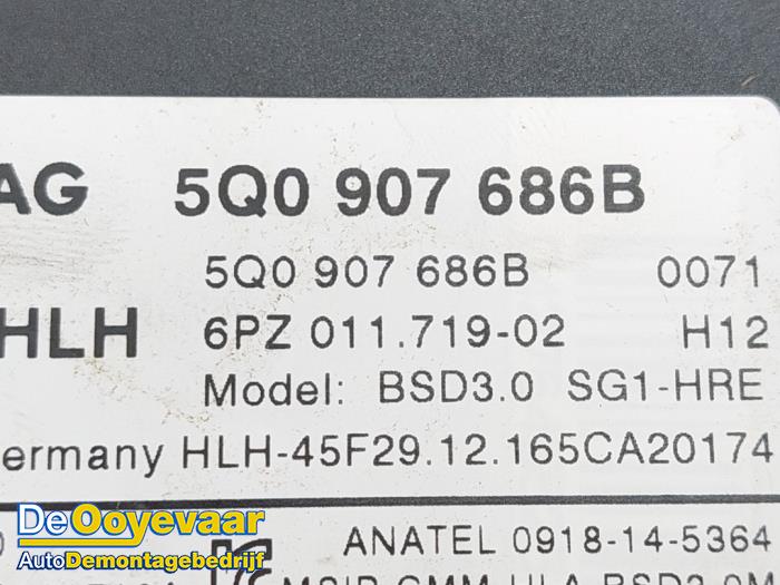 Dode hoek sensor van een Volkswagen Golf VII (AUA) 1.4 TSI 16V 2017