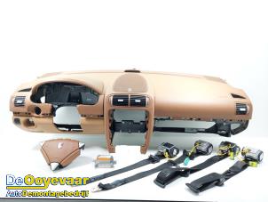 Gebruikte Airbag set + dashboard Porsche Cayenne (9PA) 3.2 V6 24V Prijs € 799,99 Margeregeling aangeboden door Autodemontagebedrijf De Ooyevaar