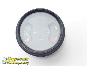 Gebruikte Brandstofmeter Porsche 911 3.2 Carrera Prijs € 125,00 Margeregeling aangeboden door Autodemontagebedrijf De Ooyevaar