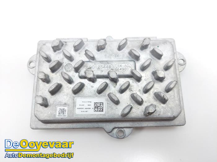 Gebruikte Xenon module Peugeot 208 II (UB/UH/UP) 1.2 Vti 12V PureTech 100 Prijs € 39,99 Margeregeling aangeboden door Autodemontagebedrijf De Ooyevaar