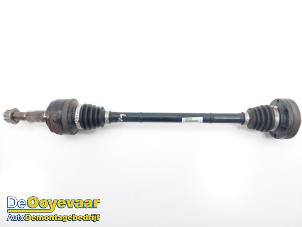 Gebruikte Steekas links-achter Porsche Cayenne (9PA) 3.2 V6 24V Prijs € 25,00 Margeregeling aangeboden door Autodemontagebedrijf De Ooyevaar