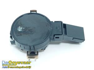 Gebruikte Regensensor Peugeot 208 II (UB/UH/UP) 1.2 Vti 12V PureTech 100 Prijs € 9,99 Margeregeling aangeboden door Autodemontagebedrijf De Ooyevaar