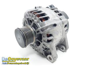 Gebruikte Dynamo Peugeot 208 II (UB/UH/UP) 1.2 Vti 12V PureTech 100 Prijs € 49,99 Margeregeling aangeboden door Autodemontagebedrijf De Ooyevaar