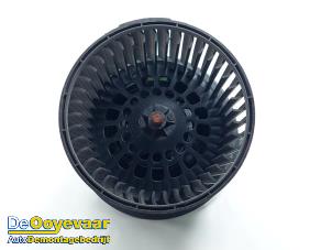 Gebruikte Kachel Ventilatiemotor Dacia Logan MCV II/III/Sandero Wagon 0.9 TCE 12V Prijs € 19,99 Margeregeling aangeboden door Autodemontagebedrijf De Ooyevaar