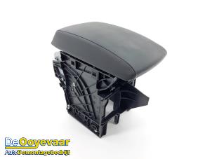 Gebruikte Armsteun Seat Leon ST (5FF) 2.0 TDI FR 16V Prijs € 74,99 Margeregeling aangeboden door Autodemontagebedrijf De Ooyevaar
