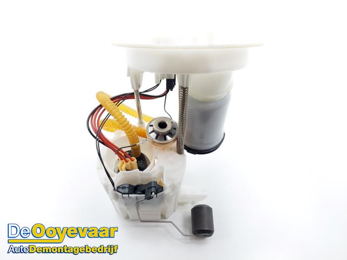 Gebruikte Tank element Pomp BMW 4 serie (F32) 420i 2.0 TwinPower Turbo 16V Prijs € 59,99 Margeregeling aangeboden door Autodemontagebedrijf De Ooyevaar