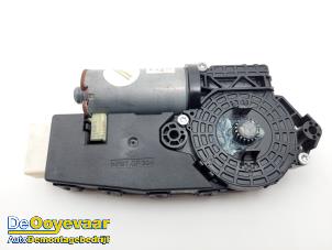 Gebruikte Schuifdak Motor Mercedes GLE AMG Coupe (C292) 3.0 43 AMG V6 24V Turbo 4-Matic Prijs € 29,99 Margeregeling aangeboden door Autodemontagebedrijf De Ooyevaar