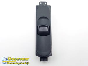 Gebruikte Ruit schakelaar elektrisch Mercedes Vito (639.6) 2.2 110 CDI 16V Euro 5 Prijs € 9,99 Margeregeling aangeboden door Autodemontagebedrijf De Ooyevaar