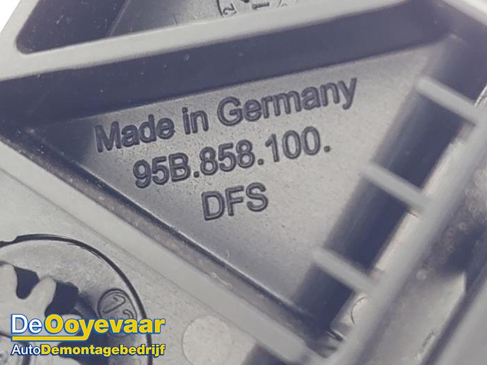 Dashboard klep van een Porsche Macan (95B) 3.0 S Diesel V6 24V 2015