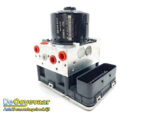 Gebruikte ABS Pomp Porsche Macan (95B) 3.0 S Diesel V6 24V Prijs € 319,99 Margeregeling aangeboden door Autodemontagebedrijf De Ooyevaar