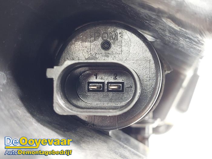 Ruitensproeiertank voor van een Porsche Macan (95B) 3.0 S Diesel V6 24V 2015