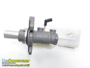 Gebruikte Hoofdremcilinder Lynk &amp; Co 01 1.5 PHEV Prijs € 39,99 Margeregeling aangeboden door Autodemontagebedrijf De Ooyevaar