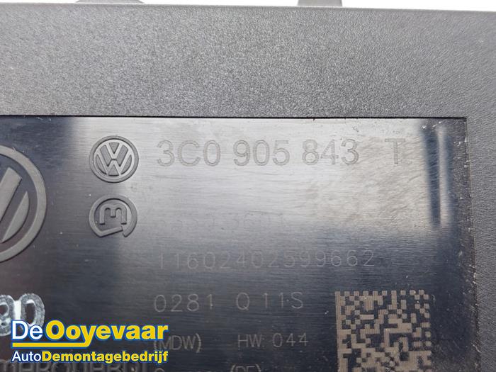 Elektronisch kontaktslot van een Volkswagen Passat Variant (365) 2.0 TDI 16V 140 2013