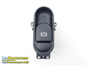 Gebruikte Schakelaar handrem Mini Countryman (F60) 1.5 TwinPower Turbo 12V Cooper SE ALL4 Prijs € 19,99 Margeregeling aangeboden door Autodemontagebedrijf De Ooyevaar