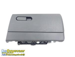 Gebruikte Dashboardkastje Mini Countryman (F60) 1.5 TwinPower Turbo 12V Cooper SE ALL4 Prijs € 79,99 Margeregeling aangeboden door Autodemontagebedrijf De Ooyevaar