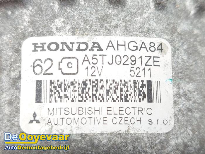 Dynamo van een Honda Civic (FK1/2/3) 1.4i VTEC 16V 2016