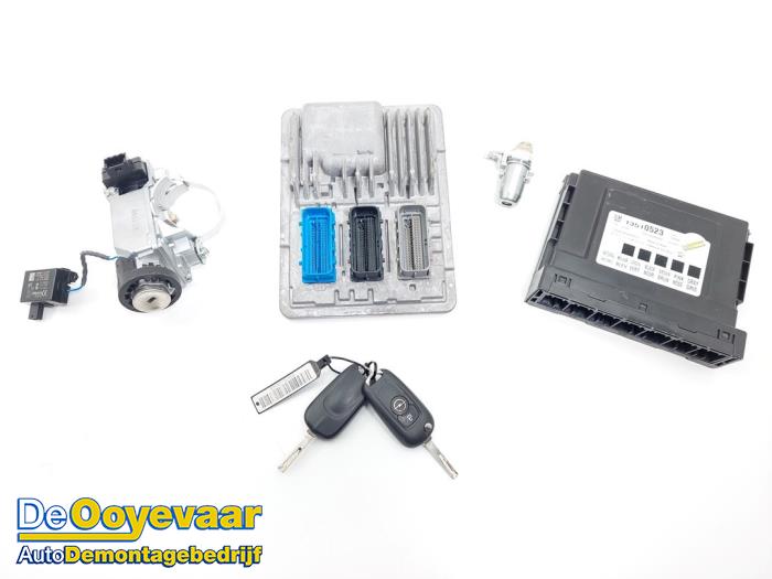 Gebruikte Kontaktslot + computer Opel Astra K Sports Tourer 1.4 Turbo 16V Prijs € 349,99 Margeregeling aangeboden door Autodemontagebedrijf De Ooyevaar