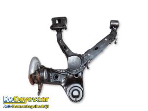 Gebruikte Fusee links-achter Citroen Jumpy ë-Jumpy Prijs € 85,00 Margeregeling aangeboden door Autodemontagebedrijf De Ooyevaar