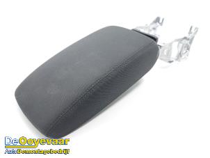 Gebruikte Armleuning Audi Q3 (F3B) 1.5 35 TFSI 16V Mild Hybrid Prijs € 89,99 Margeregeling aangeboden door Autodemontagebedrijf De Ooyevaar