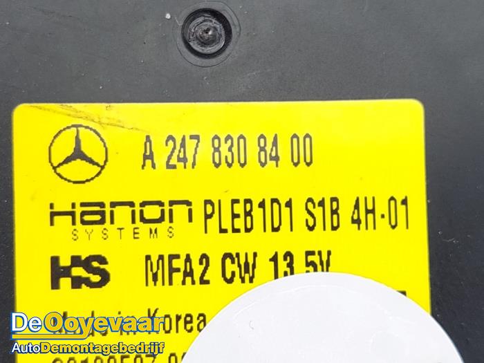 Kachel Ventilatiemotor van een Mercedes-AMG A-Klasse AMG (177.0) 2.0 A-35 AMG Turbo 16V 4Matic 2019