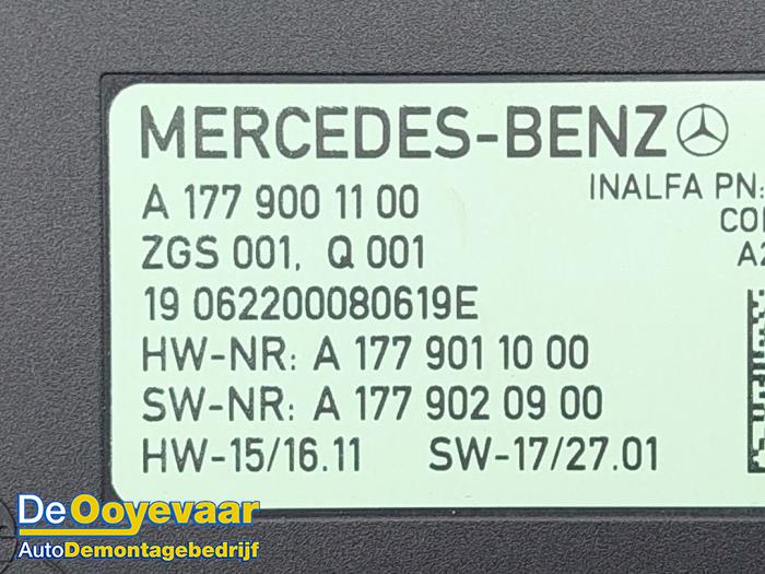 regeleenheid schuifdak van een Mercedes-AMG A-Klasse AMG (177.0) 2.0 A-35 AMG Turbo 16V 4Matic 2019