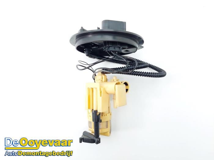Gebruikte Tank element Pomp Mercedes C (W205) C-300 CDI 2.2 BlueTEC Hybrid, C-300 h 16V Prijs € 19,99 Margeregeling aangeboden door Autodemontagebedrijf De Ooyevaar