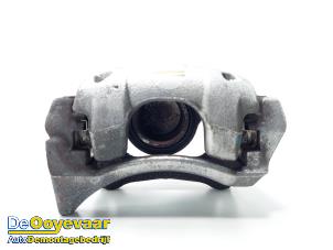 Gebruikte Remklauw (Tang) links-voor Nissan Micra (K14) 1.0 IG-T 100 Prijs € 39,99 Margeregeling aangeboden door Autodemontagebedrijf De Ooyevaar